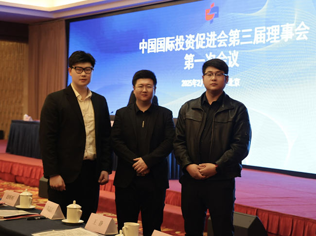1739518252940492.png 合影(小).png